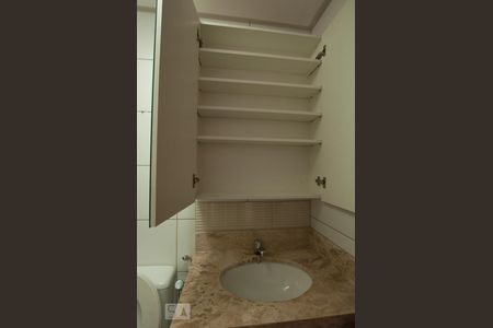 Banheiro de apartamento para alugar com 2 quartos, 58m² em Jardim Atlântico, Goiânia