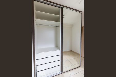 Quarto 1 de apartamento para alugar com 2 quartos, 49m² em Jardim Aeroporto, São Paulo