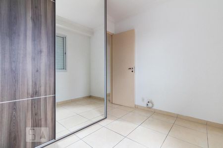 Quarto 1 de apartamento para alugar com 2 quartos, 49m² em Jardim Aeroporto, São Paulo