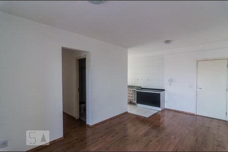 Sala de apartamento para alugar com 3 quartos, 76m² em Parque Independência, São Paulo