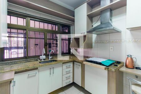 Cozinha de casa para alugar com 3 quartos, 130m² em Jardim Avelino, São Paulo