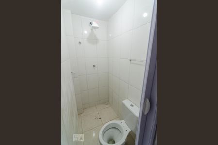 Banheiro de kitnet/studio para alugar com 1 quarto, 25m² em Jardim Independência, São Paulo