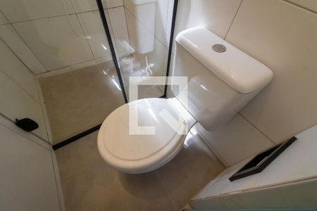 Banheiro de kitnet/studio para alugar com 1 quarto, 25m² em Jardim Independência, São Paulo