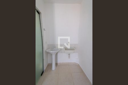 Banheiro de kitnet/studio para alugar com 1 quarto, 25m² em Jardim Independência, São Paulo