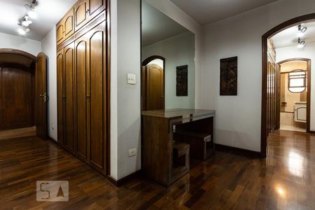 Corredor de apartamento à venda com 4 quartos, 250m² em Vila Uberabinha, São Paulo