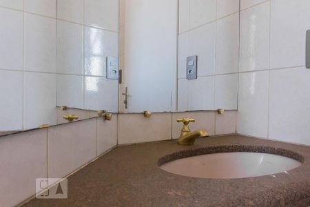 Banheiro de apartamento para alugar com 3 quartos, 90m² em Carlos Prates, Belo Horizonte