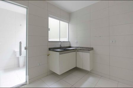 Cozinha de casa de condomínio para alugar com 2 quartos, 67m² em Vila Nivi, São Paulo