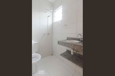 Banheiro Suíte 1 de casa de condomínio para alugar com 2 quartos, 67m² em Vila Nivi, São Paulo