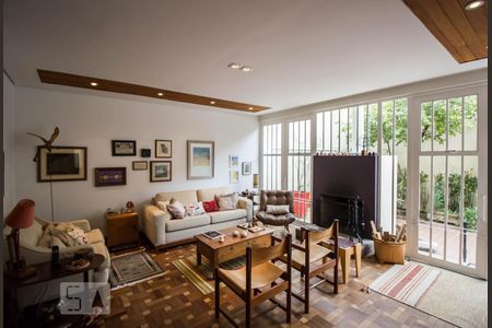 Sala de estar de casa à venda com 2 quartos, 230m² em Pinheiros, São Paulo