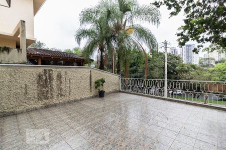 Varanda frente de casa para alugar com 4 quartos, 375m² em Bela Aliança, São Paulo