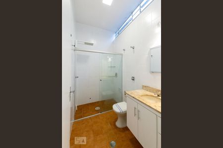 Banheiro de casa para alugar com 2 quartos, 130m² em Vila Olímpia, São Paulo