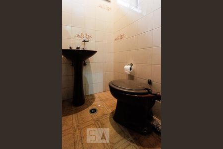 banheiro garagem de casa à venda com 4 quartos, 400m² em Vila Bertioga, São Paulo