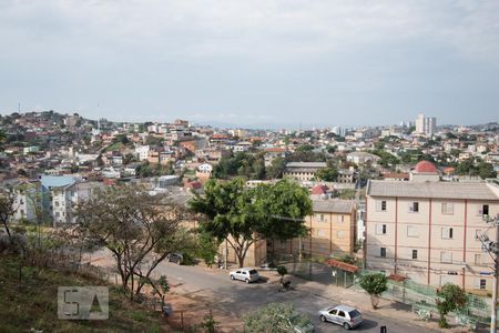 Sala (vista) de apartamento para alugar com 2 quartos, 55m² em Manacás, Belo Horizonte