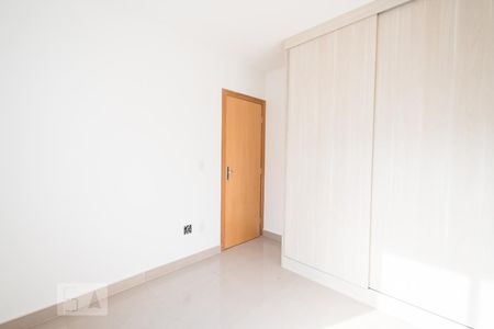 Quarto 1 de apartamento para alugar com 2 quartos, 55m² em Manacás, Belo Horizonte