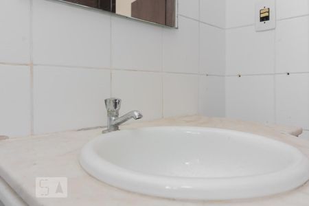 Banheiro de apartamento à venda com 2 quartos, 60m² em Vila Yara, Osasco