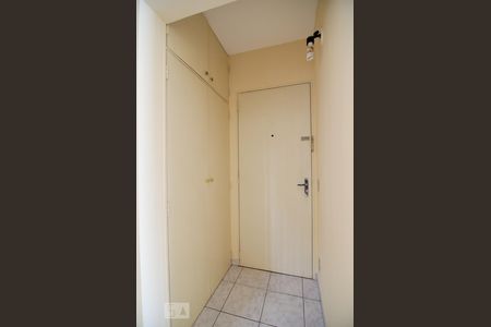 Entrada de kitnet/studio para alugar com 1 quarto, 33m² em Centro, Campinas