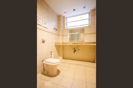 Banheiro de apartamento à venda com 3 quartos, 111m² em Leme, Rio de Janeiro