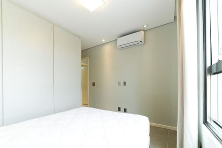 Suíte de apartamento para alugar com 1 quarto, 70m² em Jardim das Acácias, São Paulo