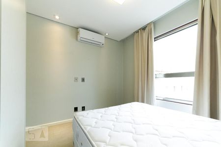 Suíte de apartamento para alugar com 1 quarto, 70m² em Jardim das Acácias, São Paulo