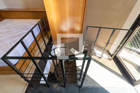 Escada de apartamento para alugar com 1 quarto, 60m² em Aclimação, São Paulo