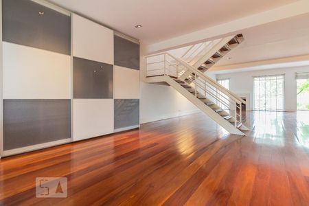 Sala de casa de condomínio para alugar com 4 quartos, 430m² em Alto da Boa Vista, São Paulo