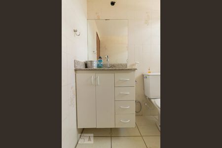 Banheiro de apartamento à venda com 3 quartos, 69m² em Salgado Filho, Belo Horizonte