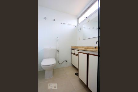 Banheiro de apartamento para alugar com 3 quartos, 106m² em Vila Madalena, São Paulo