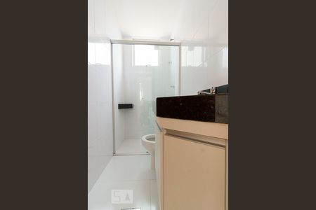 Banheiro de apartamento à venda com 3 quartos, 140m² em Barroca, Belo Horizonte