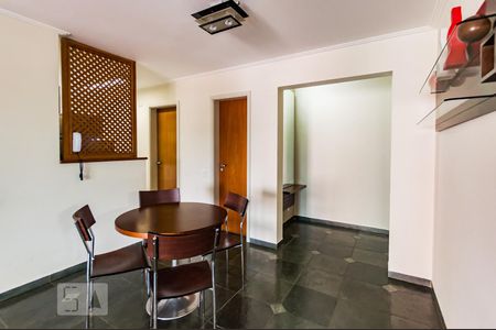 Sala de apartamento para alugar com 1 quarto, 74m² em Cambuí, Campinas