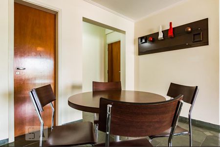 Sala de apartamento para alugar com 1 quarto, 74m² em Cambuí, Campinas