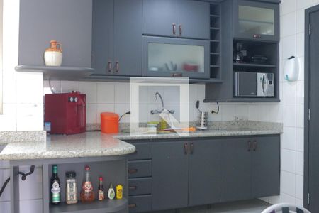 Apartamento para alugar com 240m², 3 quartos e 3 vagas Apartamento para alugar com 240m², 3 quartos e 3 vagasCozinha