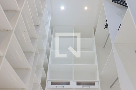 Apartamento para alugar com 240m², 3 quartos e 3 vagas Apartamento para alugar com 240m², 3 quartos e 3 vagasCloset