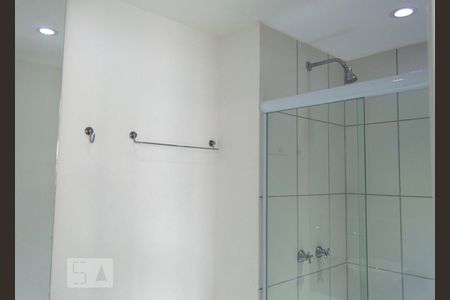 Banheiro de kitnet/studio para alugar com 1 quarto, 36m² em República, São Paulo