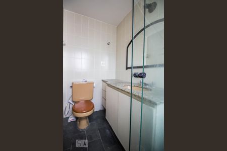 Banheiro suite  de apartamento para alugar com 1 quarto, 45m² em Vila Madalena, São Paulo