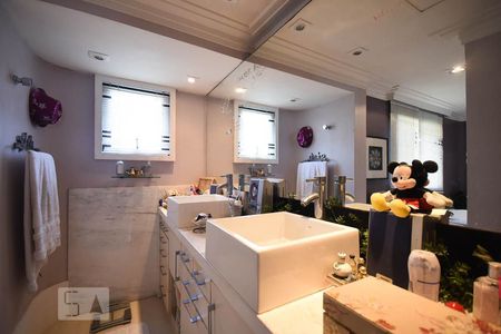 Banheiro suíte 3 de apartamento para alugar com 3 quartos, 367m² em Vila Morumbi, São Paulo