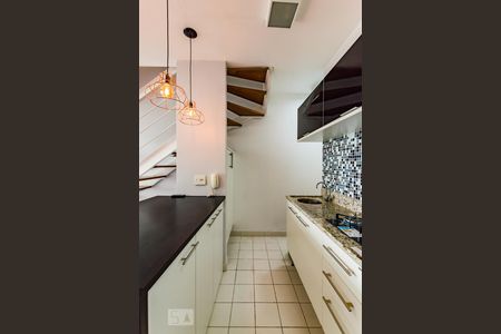 Cozinha de apartamento para alugar com 1 quarto, 56m² em Cambuí, Campinas