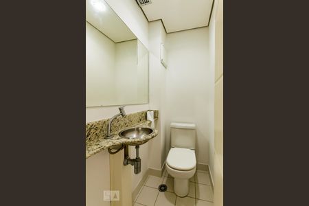 Lavabo de apartamento para alugar com 1 quarto, 56m² em Cambuí, Campinas