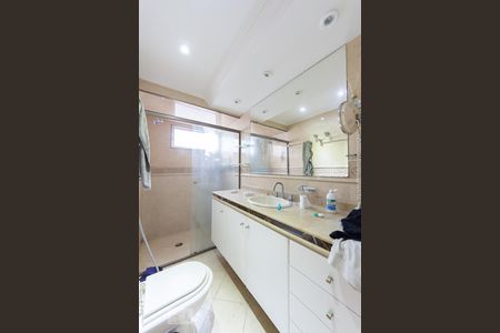 Banheiro social de apartamento à venda com 3 quartos, 130m² em Paraíso, São Paulo