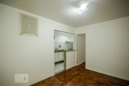 Sala de kitnet/studio para alugar com 1 quarto, 50m² em Copacabana, Rio de Janeiro