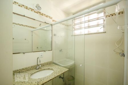 Banheiro de kitnet/studio para alugar com 1 quarto, 50m² em Copacabana, Rio de Janeiro