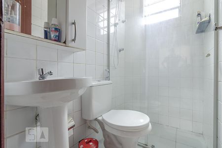 Banheiro de apartamento à venda com 2 quartos, 56m² em Sagrada Família, Belo Horizonte