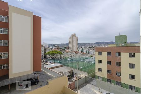 Vista de apartamento à venda com 2 quartos, 56m² em Sagrada Família, Belo Horizonte