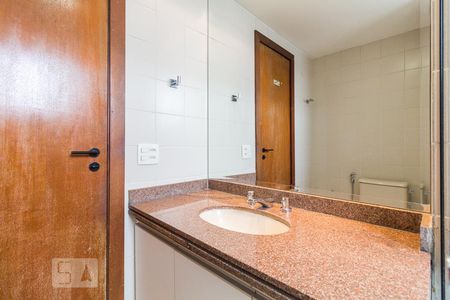 Banheiro de apartamento para alugar com 1 quarto, 83m² em Funcionários, Belo Horizonte