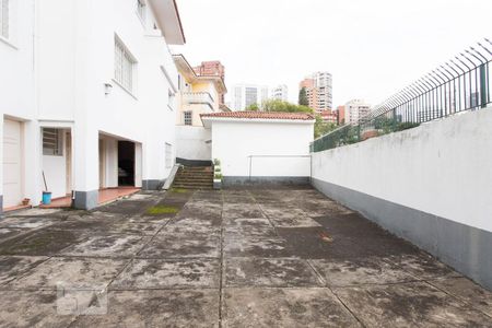 Casa para alugar com 500m², 4 quartos e 8 vagas Casa para alugar com 500m², 4 quartos e 8 vagasQuintal