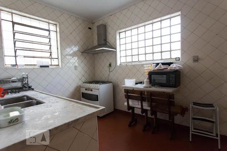 Casa para alugar com 500m², 4 quartos e 8 vagas Casa para alugar com 500m², 4 quartos e 8 vagasCozinha