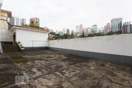 Casa para alugar com 500m², 4 quartos e 8 vagas Casa para alugar com 500m², 4 quartos e 8 vagasQuintal