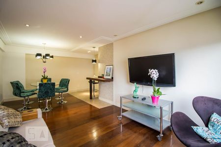 Sala de estar de apartamento à venda com 2 quartos, 90m² em Vila Madalena, São Paulo