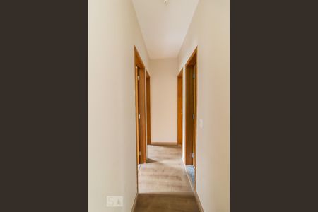 Corredor de acesso aos quartos de apartamento à venda com 3 quartos, 68m² em Vila Galvão, Guarulhos