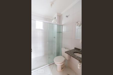 Banheiro social de apartamento à venda com 3 quartos, 68m² em Vila Galvão, Guarulhos