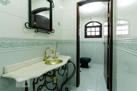 lavabo de casa para alugar com 3 quartos, 230m² em Vila Carrão, São Paulo